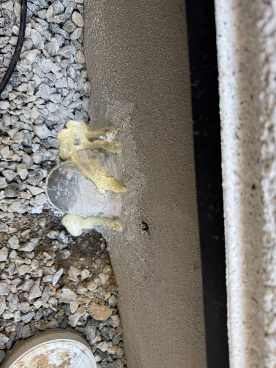 空気穴から出てくるまで充填