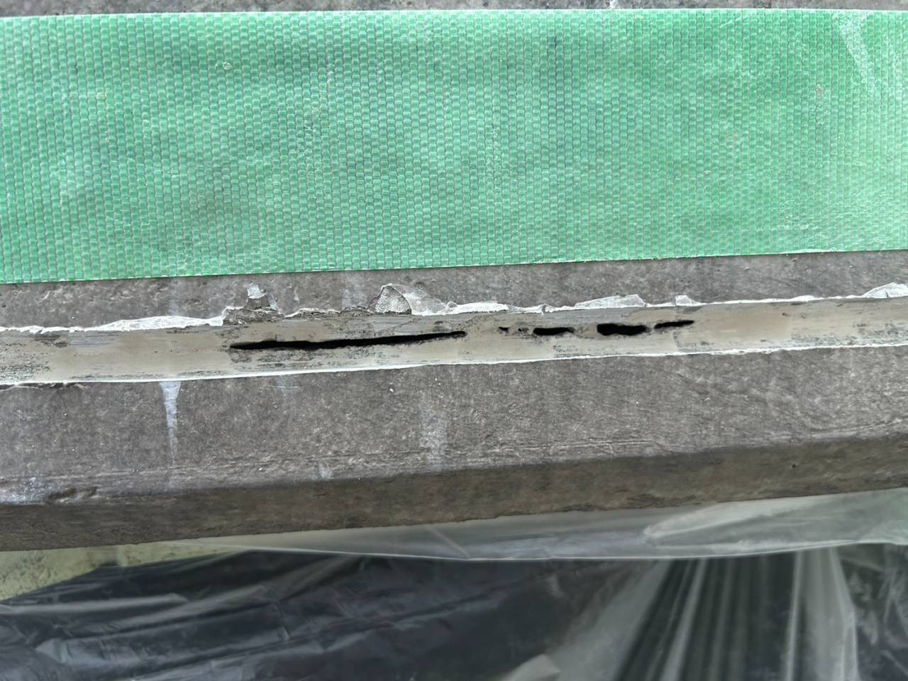 Uカットで入口を開く