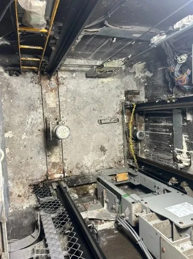 乾燥後のエレベーターピット内部と漏水箇所の確認状況