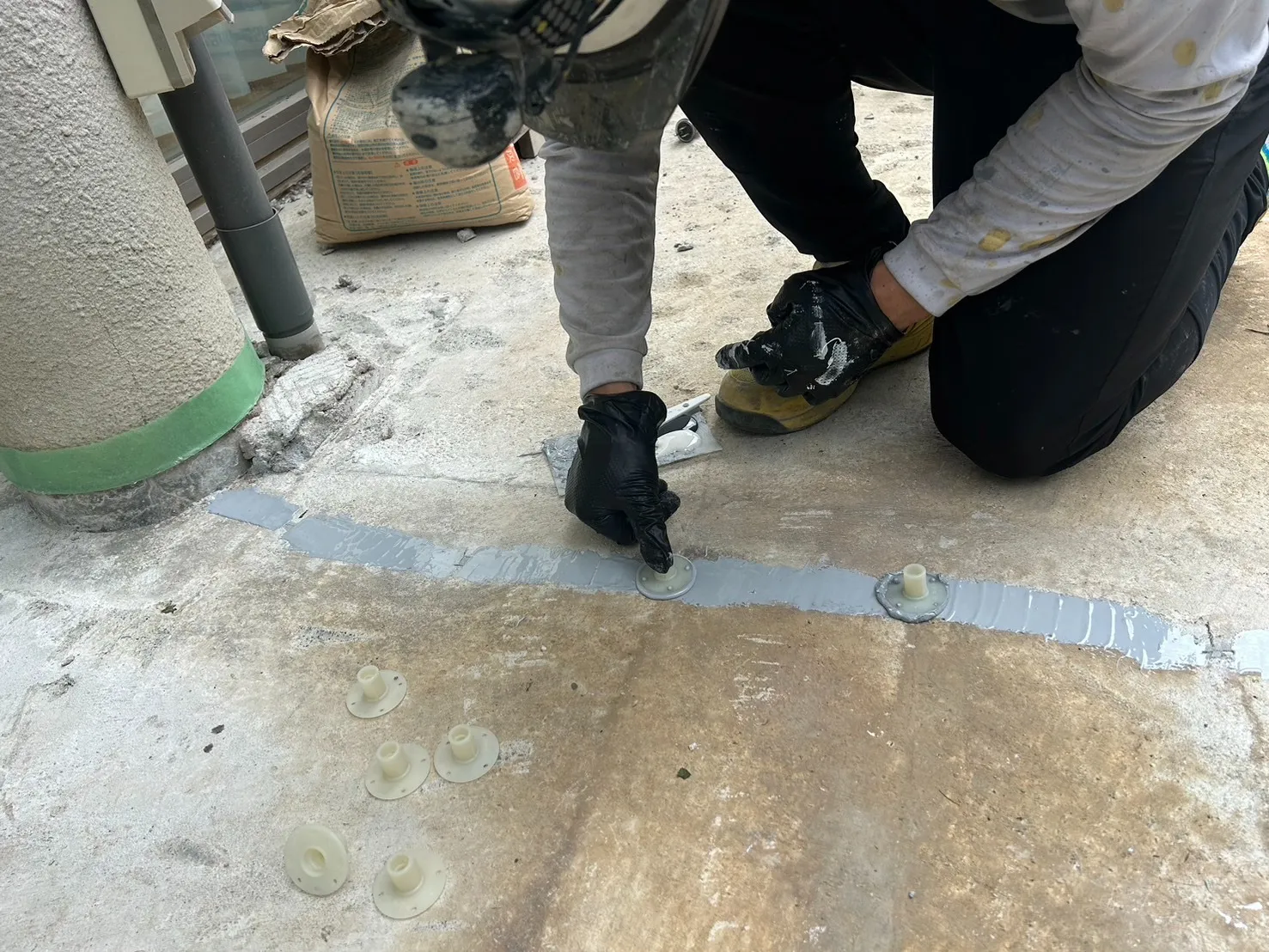 施工前：ひび割れ部分の確認