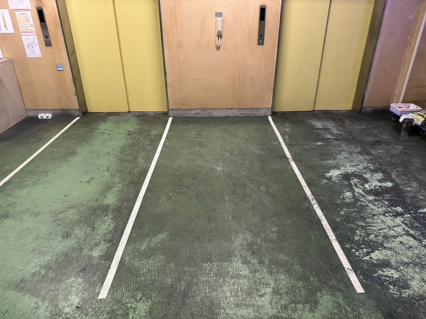 エレベーター前を清掃し復旧完了